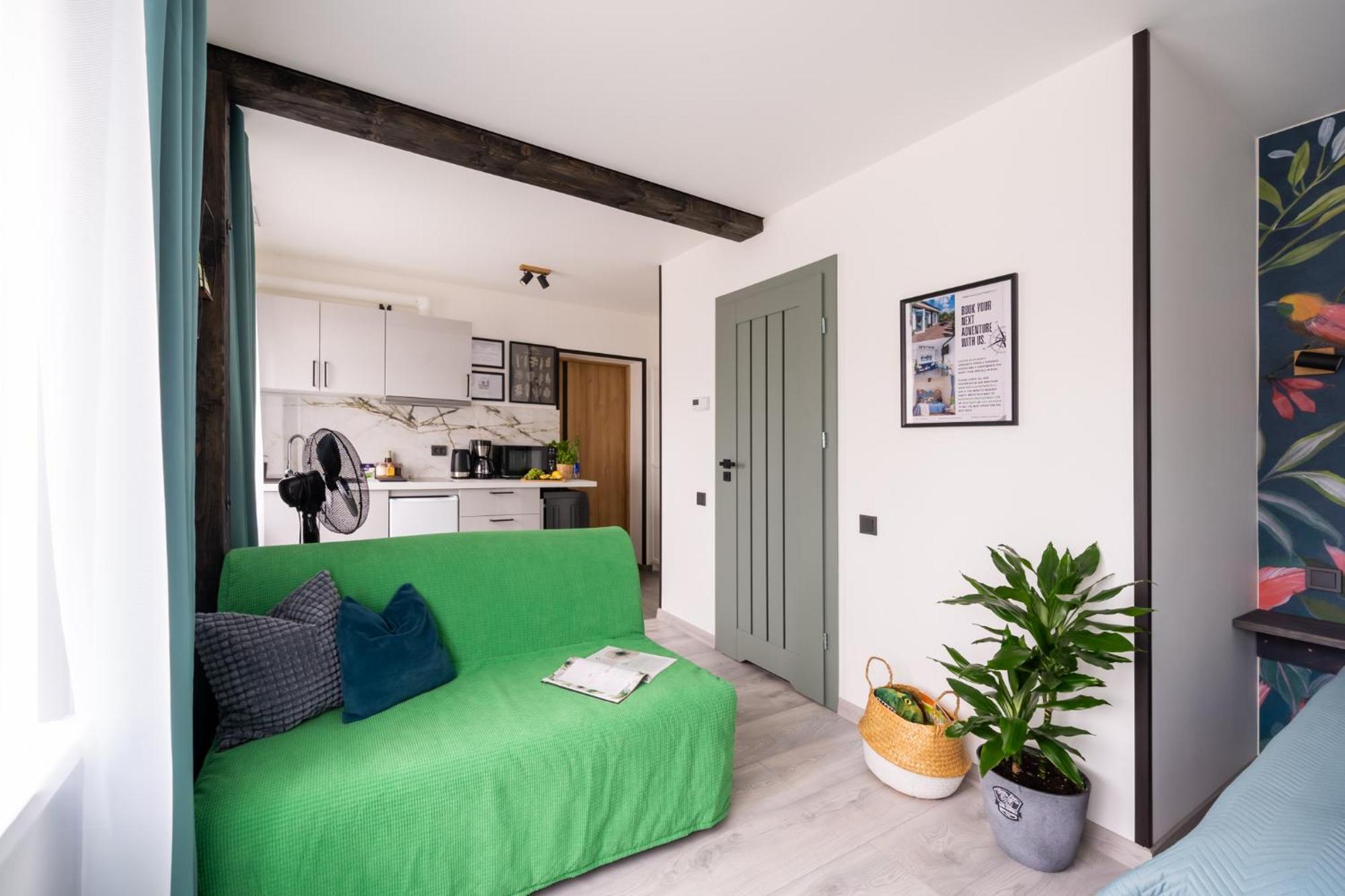 Garden & Private Parking With Playground Huoneisto *